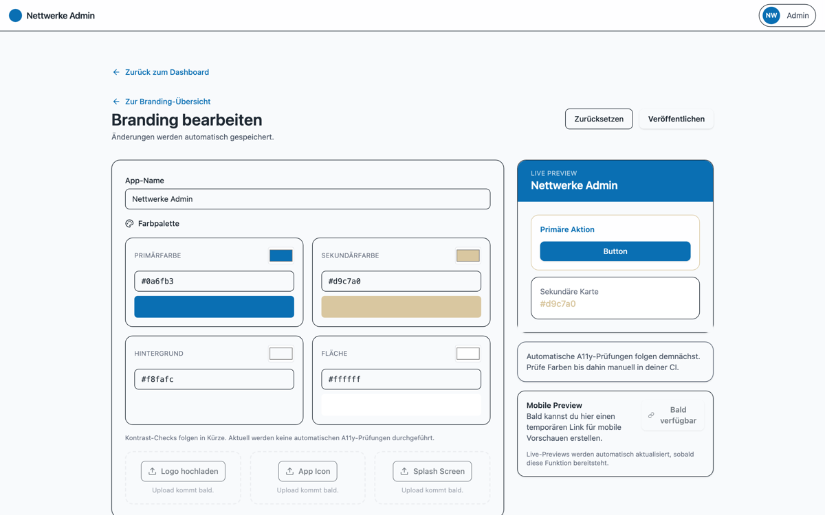 Branding-Editor im Admin-Panel: App-Name, Farbpalette mit Hex-Werten für Primär-, Sekundärfarbe, Hintergrund und Fläche, Live-Vorschau und Upload-Flächen für Logo, App-Icon und Splash-Screen